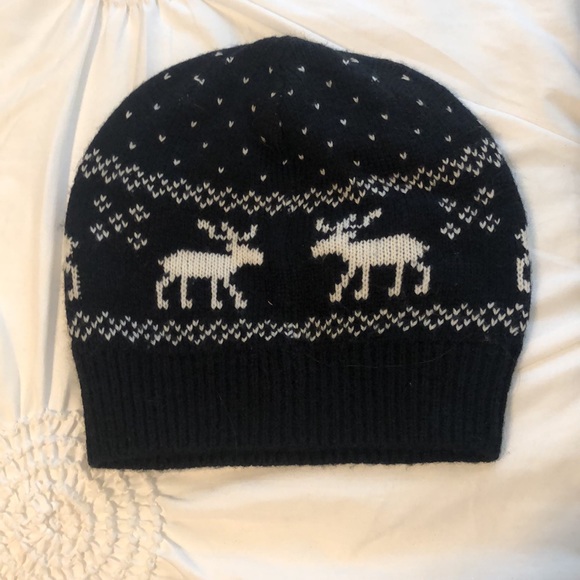 New Abercrombie & Fitch beanie & Scarf.  Reversible.  High quality made. - Picture 3 of 8